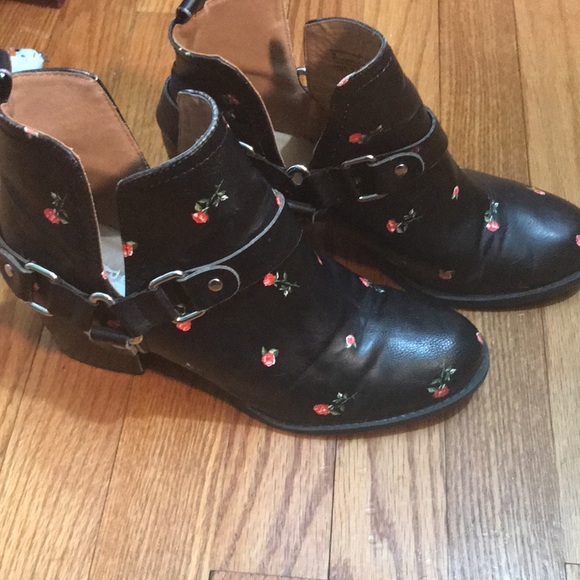 NWT Madden Girl booties with Roses size 8 - Picture 7 of 7